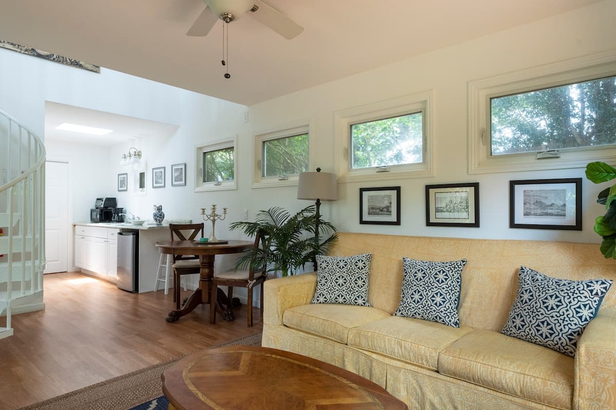 Home in Paia · ★4.88 · 1 bedroom · 1 bed · 1 bath - Photo 4