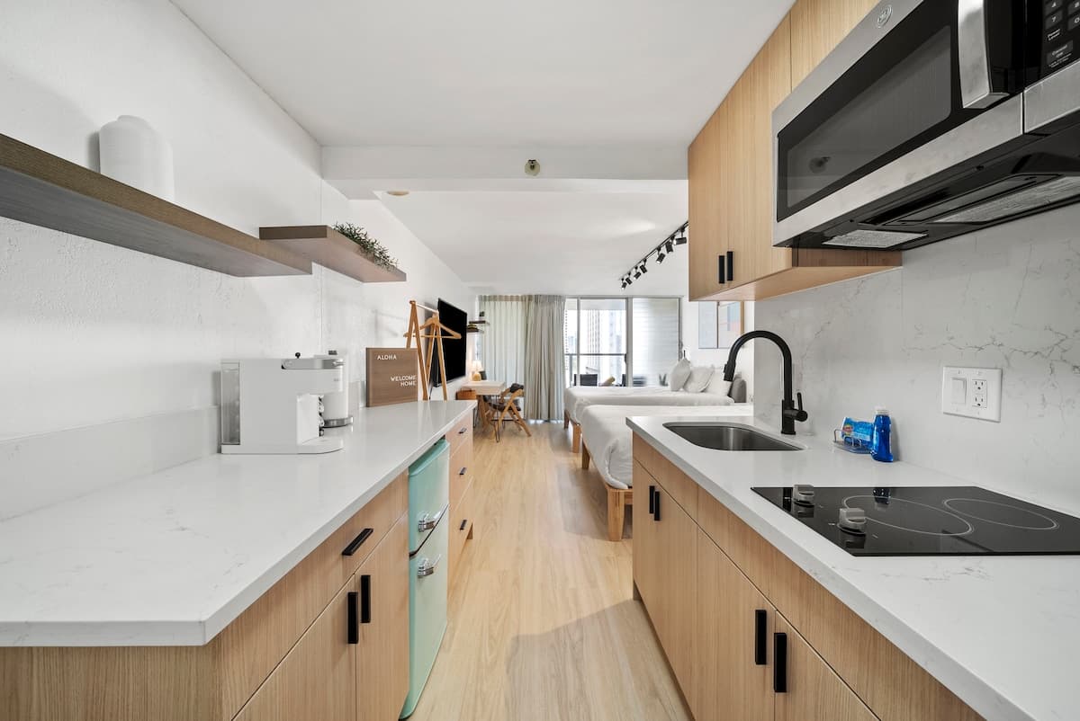 Cozy Modern Studio Close to Waikiki Beach - Photo 2