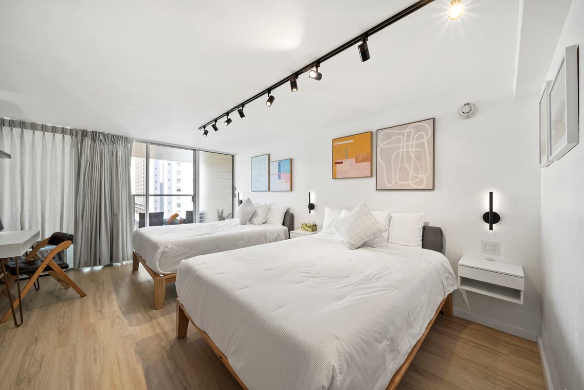 Cozy Modern Studio Close to Waikiki Beach - Photo 1