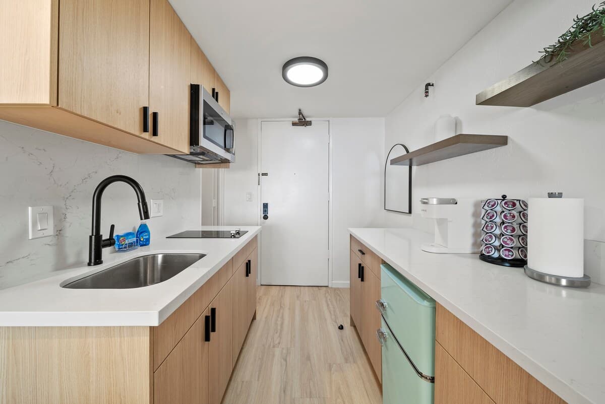 Cozy Modern Studio Close to Waikiki Beach - Photo 4