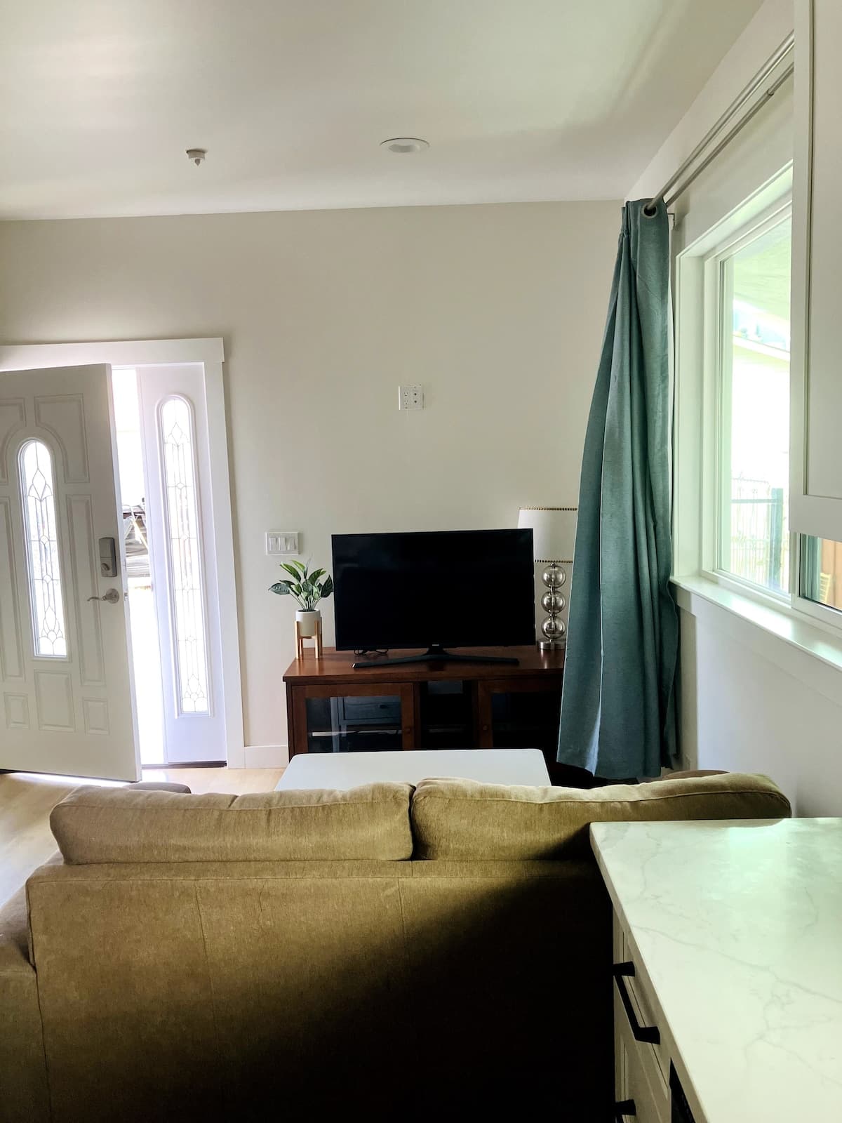 New San Leandro Gem Near Marina Park - Photo 2