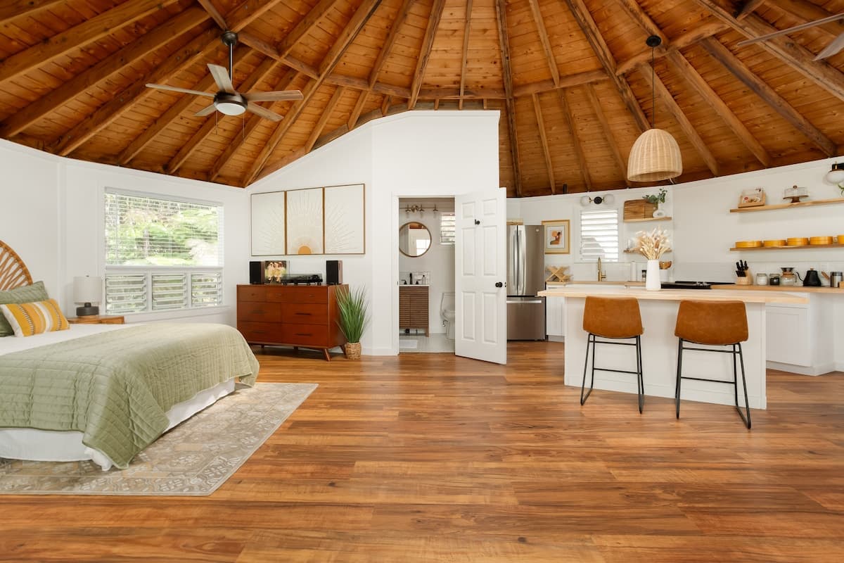 Home in Volcano · ★4.97 · 1 bedroom · 2 beds · 1 private bath - Photo 2