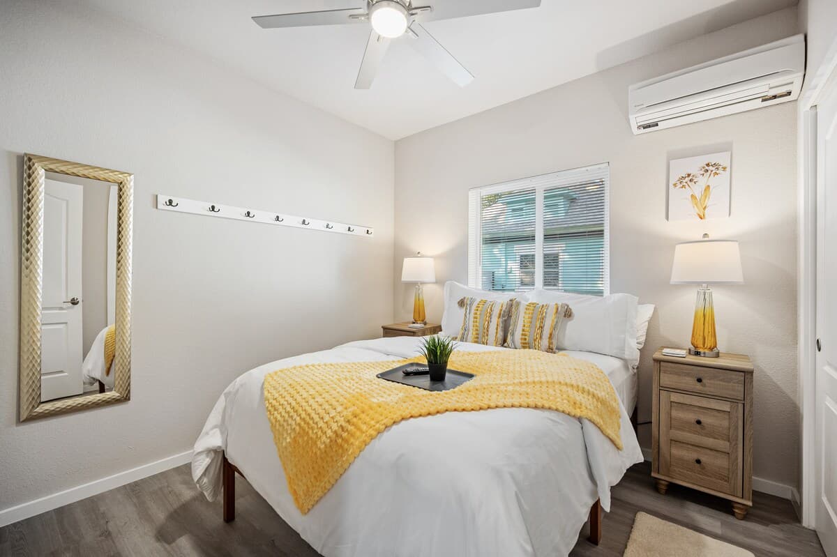 Stylish Duplex Unit in Vibrant Midtown Sacramento - Photo 2