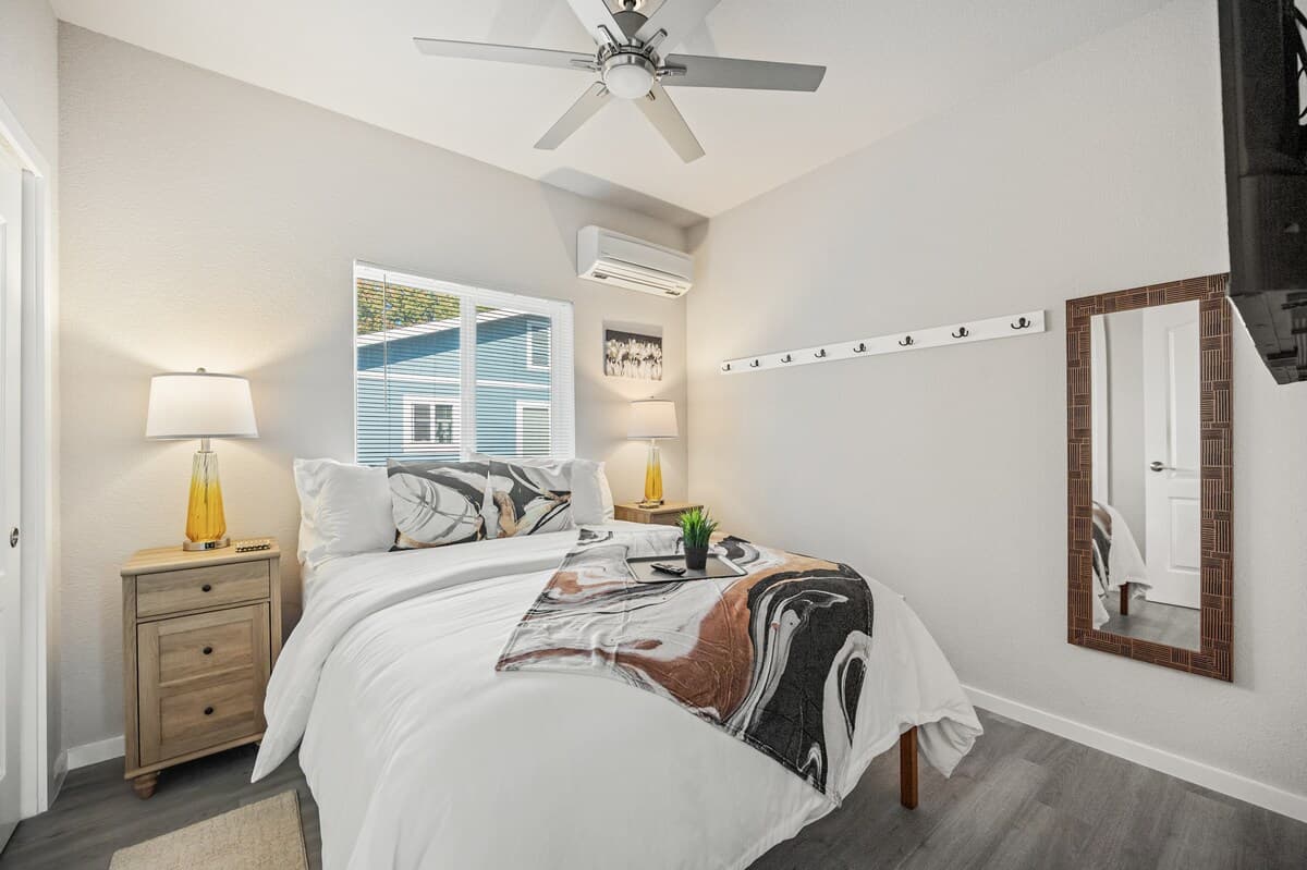 Stylish Duplex Unit in Vibrant Midtown Sacramento - Photo 3