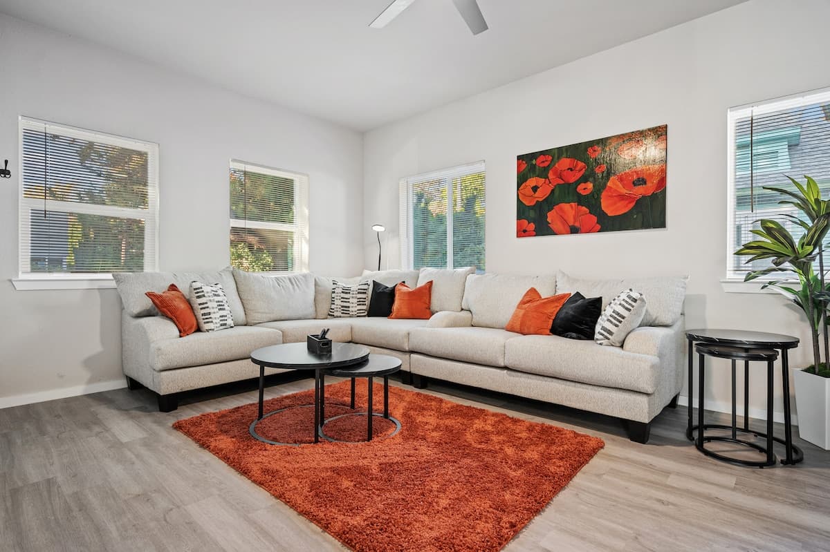Stylish Duplex Unit in Vibrant Midtown Sacramento - Photo 5