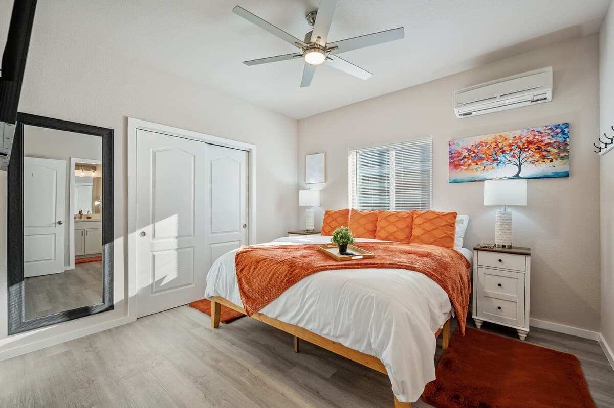 Stylish Duplex Unit in Vibrant Midtown Sacramento - Photo 1