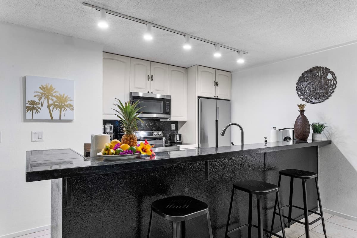 Condo in Kailua-Kona · ★5.0 · 1 bedroom · 2 beds · 1 bath - Photo 5