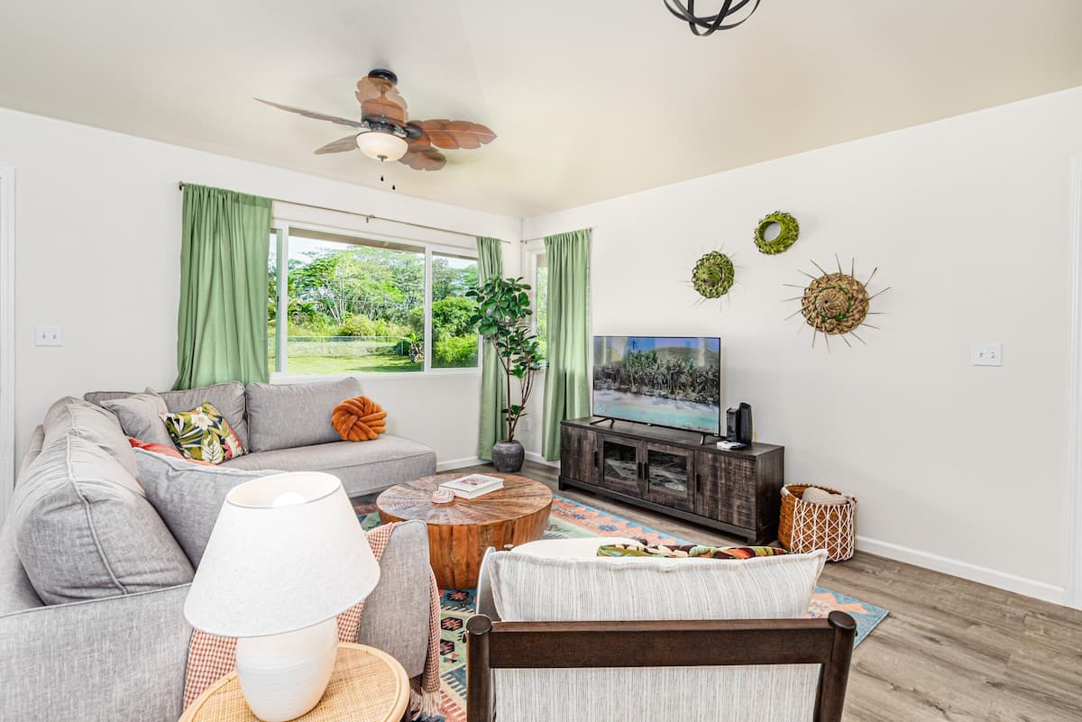 Home in Keaau · ★4.99 · 4 bedrooms · 6 beds · 2 private baths - Photo 3