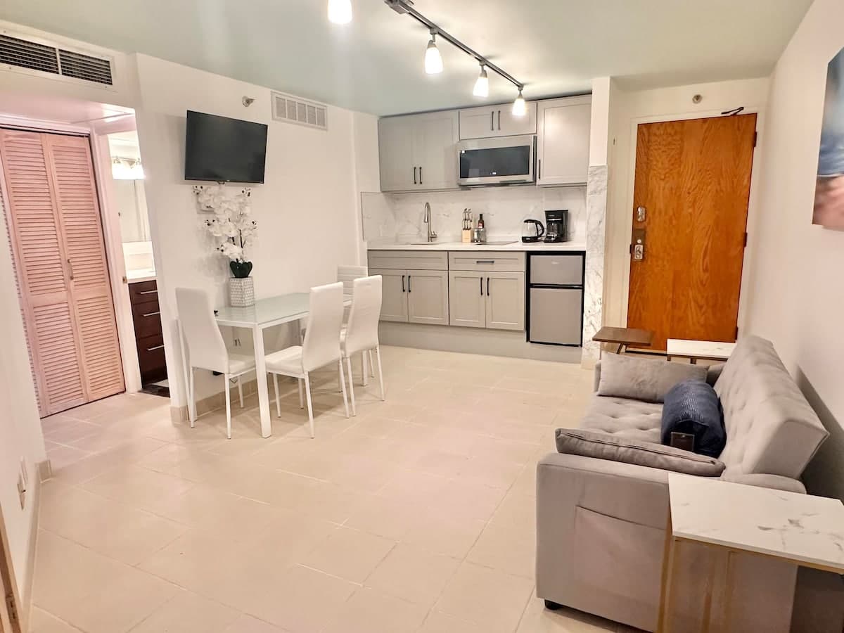 Downtown Honolulu Relaxing suite - Photo 1