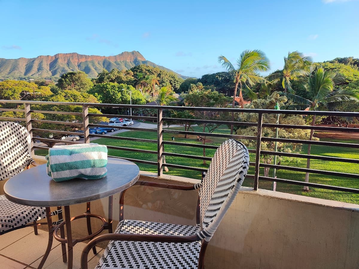 Condo in Honolulu · ★4.41 · Studio · 1 bed · 1 private bath - Photo 1