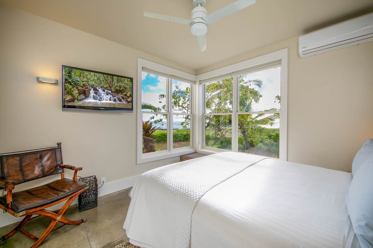 Home in Kekaha · ★5.0 · 3 bedrooms · 3 beds · 3.5 baths - Photo 4