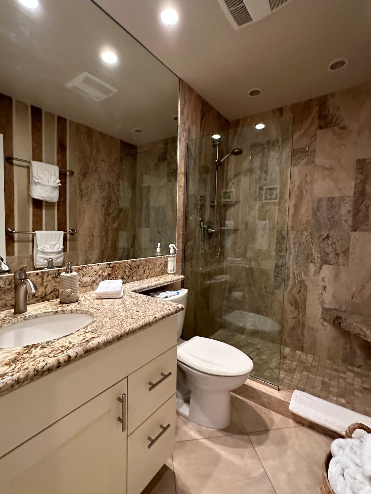 Condo in Kihei · ★5.0 · 2 bedrooms · 3 beds · 1 private bath - Photo 5