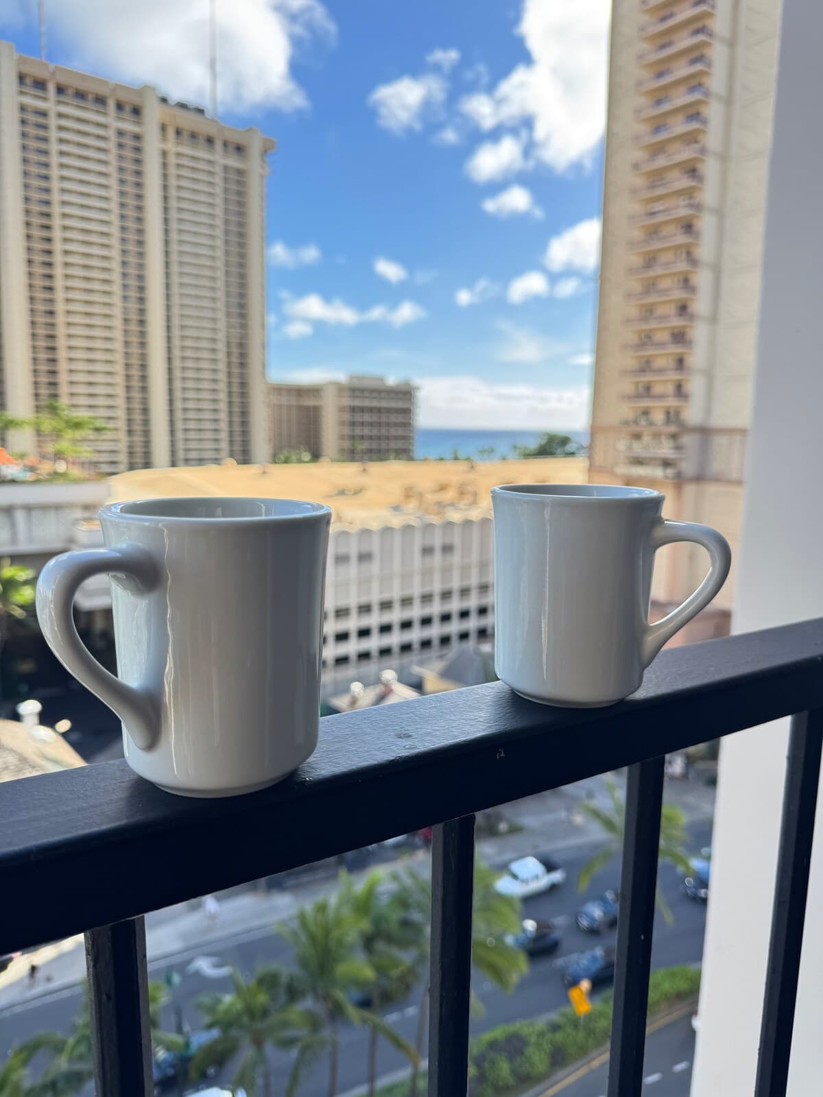 Condo in Honolulu · ★4.71 · Studio · 1 bed · 1 private bath - Photo 3