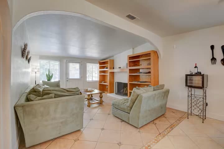 Home in West Sacramento · ★4.83 · 3 bedrooms · 3 beds · 2 private baths - Photo 2