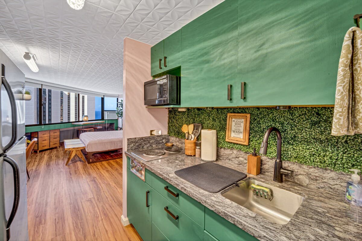 Condo in Honolulu · ★4.6 · 1 bedroom · 1 bed · 1 private bath - Photo 1