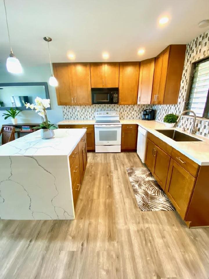 Condo in Koloa · ★4.79 · 2 bedrooms · 4 beds · 2 private baths - Photo 2