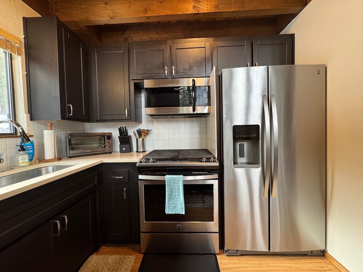 Cozy Tahoe Donner Cabin with Wood Stove & Loft - Photo 4
