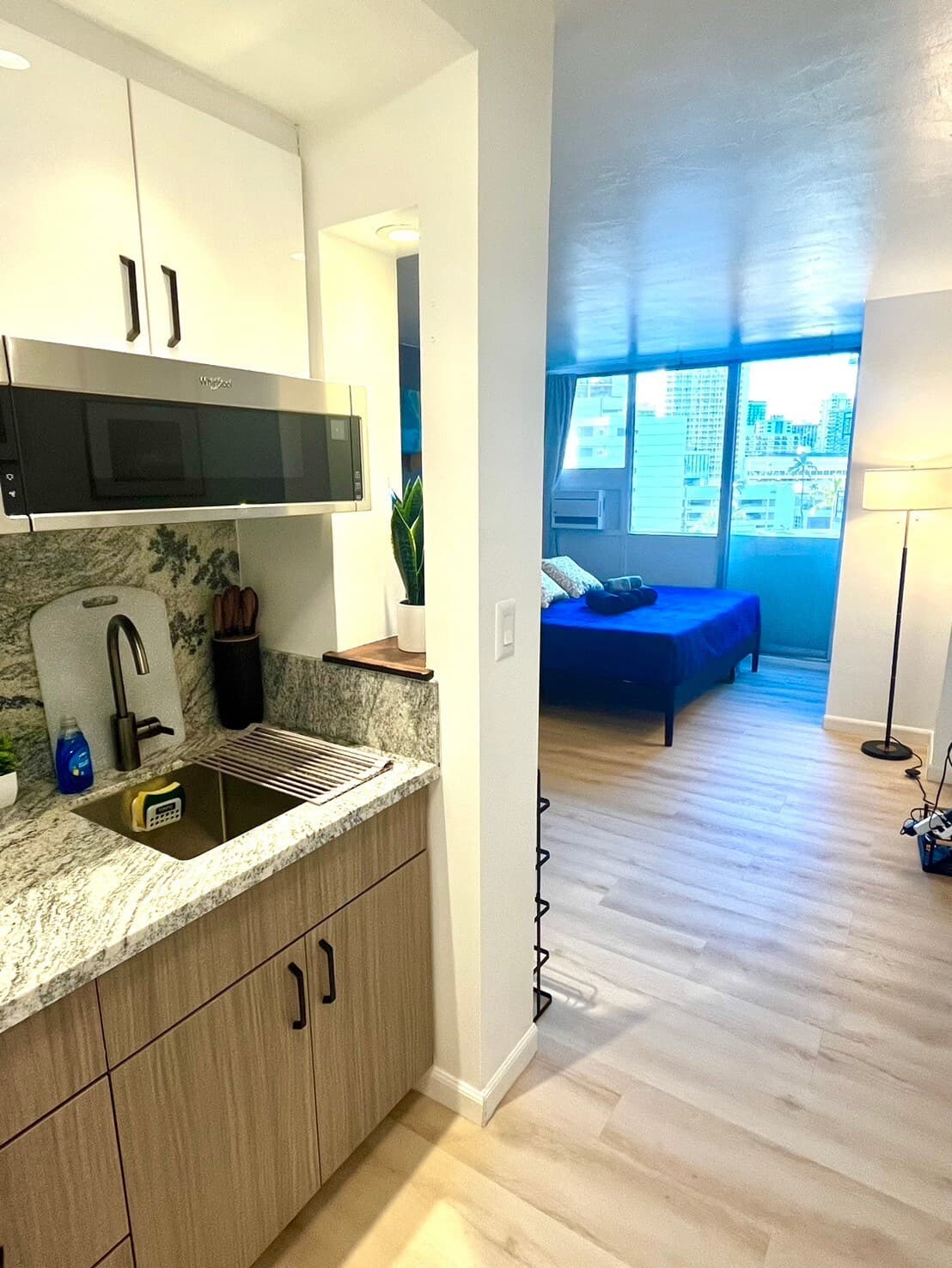 Condo in Honolulu · ★4.7 · Studio · 1 bed · 1 private bath - Photo 5