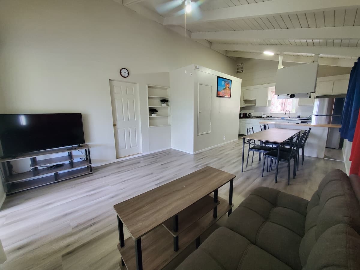 Townhouse in Keaau · ★4.58 · 2 bedrooms · 2 beds · 1 private bath - Photo 1