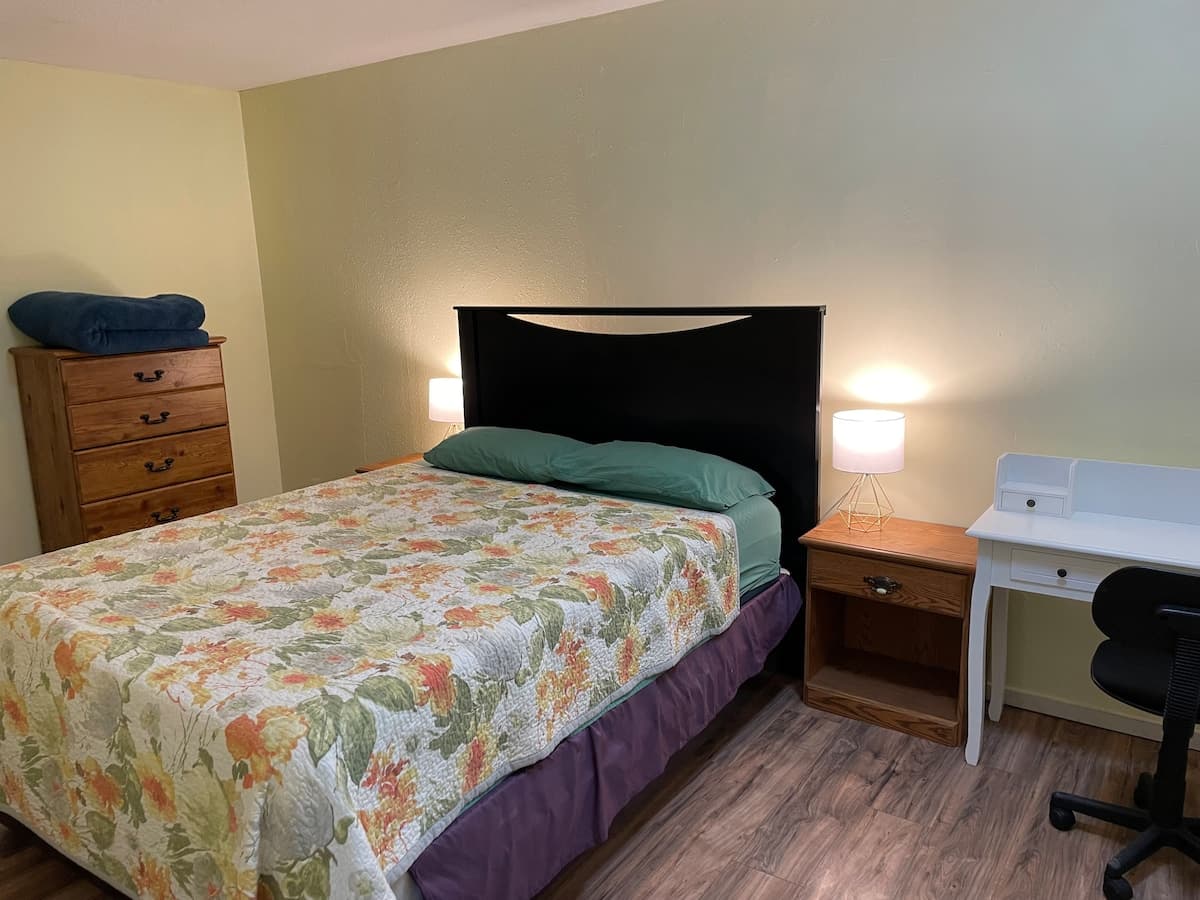 Newly Remodeled 3BR Home Near Airport & Nightlife - Photo 3