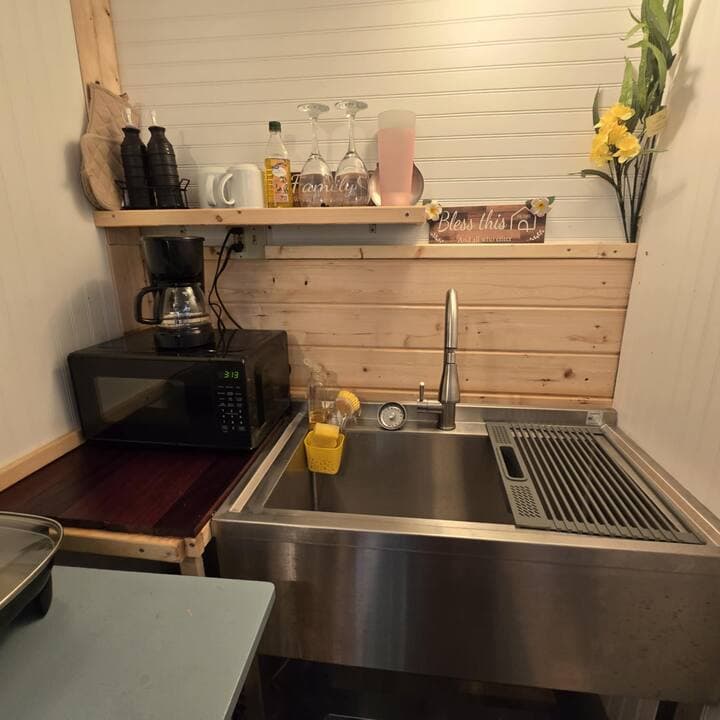 Guesthouse in Haiku-Pauwela · ★4.56 · 1 bedroom · 1 bed · 1 private bath - Photo 1