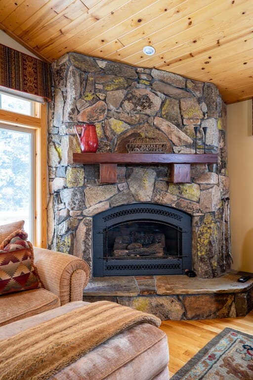 Dream Mountain Retreat with Hot Tub in Truckee - Photo 5