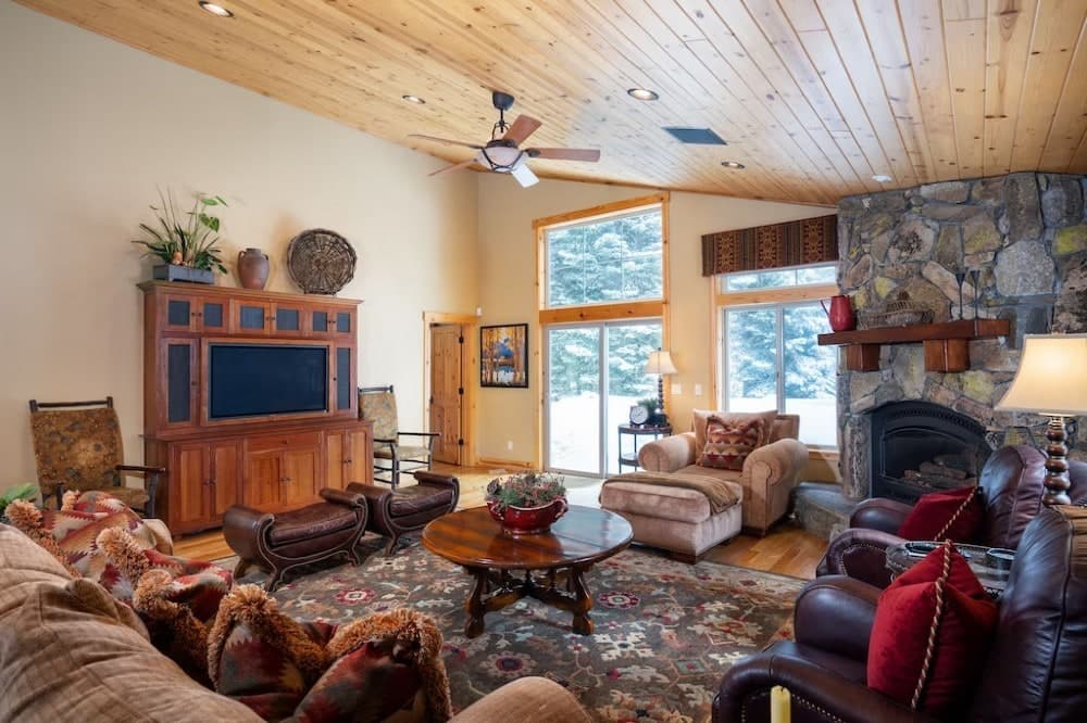 Dream Mountain Retreat with Hot Tub in Truckee - Photo 1