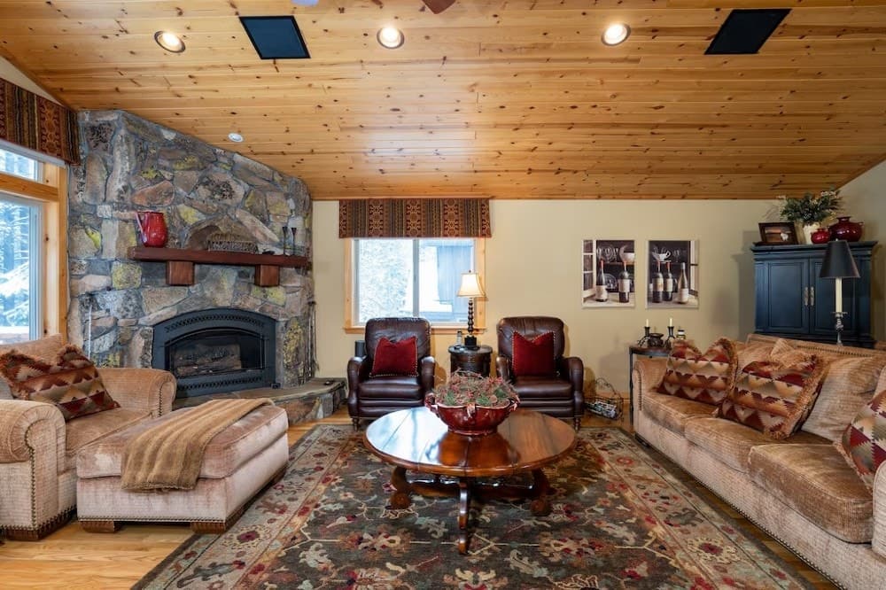Dream Mountain Retreat with Hot Tub in Truckee - Photo 4