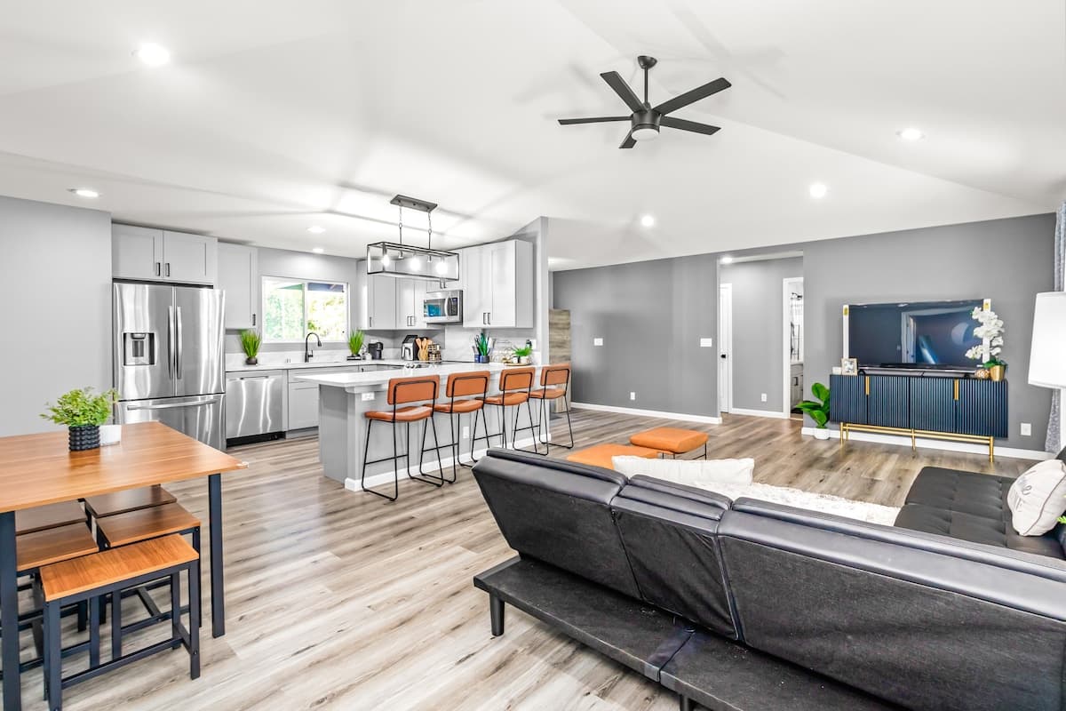 Home in Keaau · ★5.0 · 3 bedrooms · 3 beds · 2 private baths - Photo 5