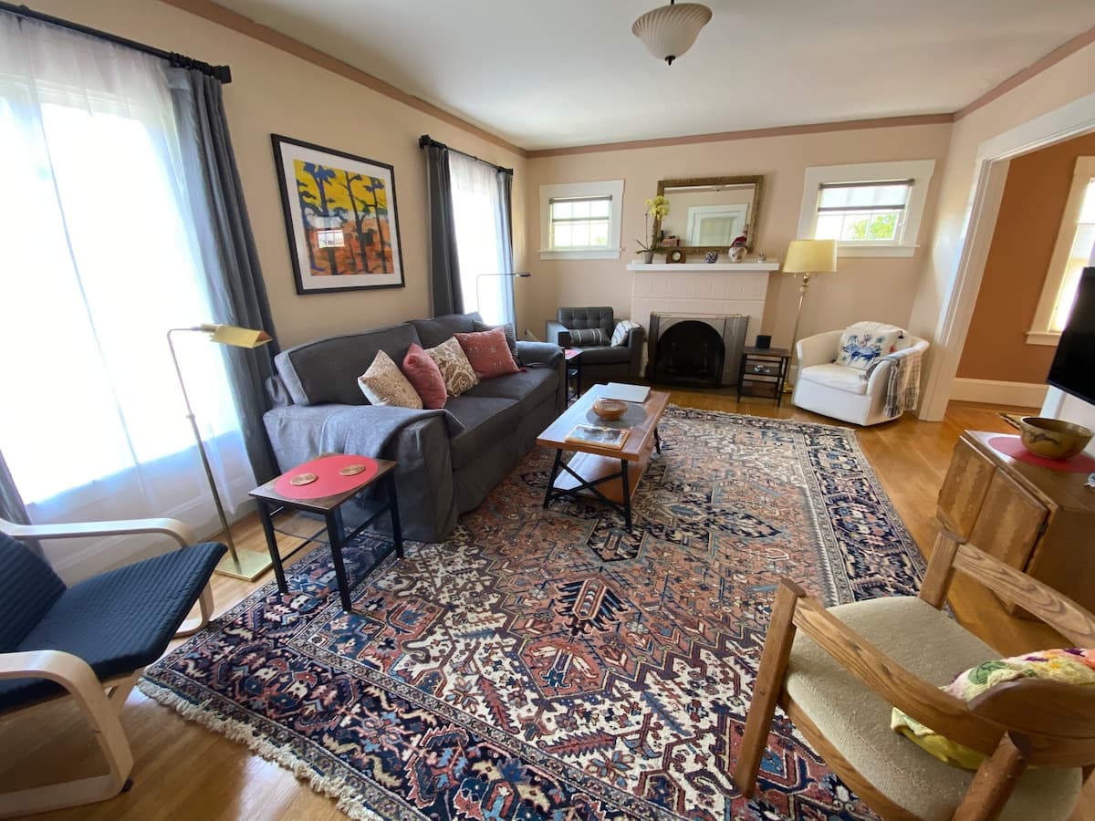 Sunny one bedroom apartment - Photo 1