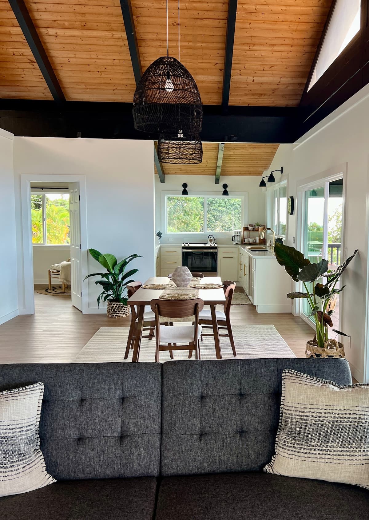Stunning Ocean Views + Designer Designed Kona Home - Photo 3