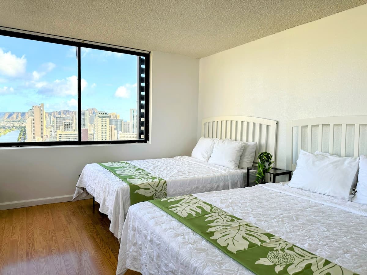 Hotel in Honolulu · ★4.76 · Studio · 2 beds · 1 private bath - Photo 1