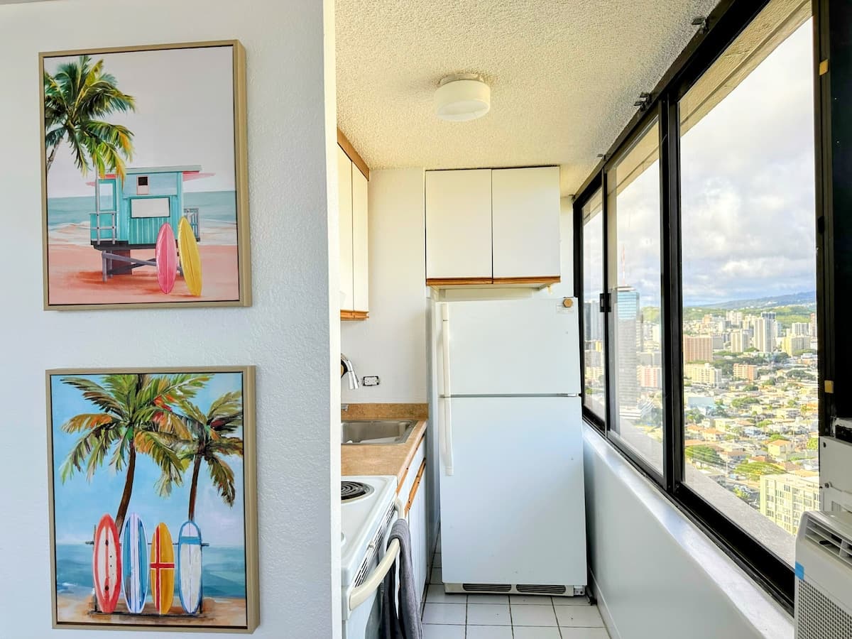 Hotel in Honolulu · ★4.76 · Studio · 2 beds · 1 private bath - Photo 2