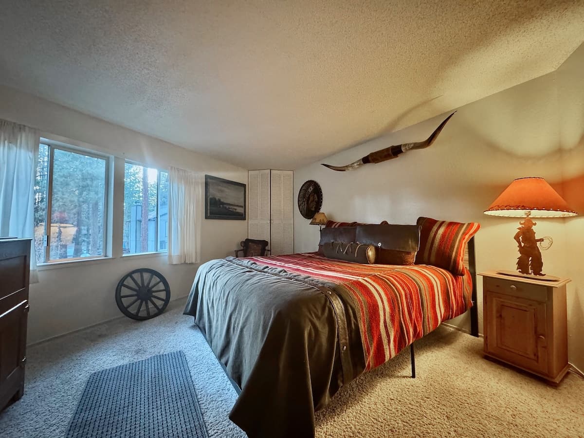 Townhouse in Incline Village · ★5.0 · 4 bedrooms · 7 beds · 2 private baths - Photo 2