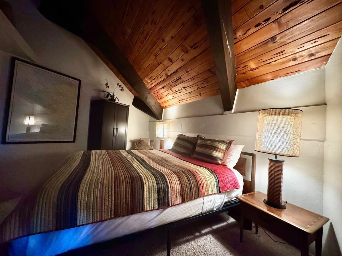 Townhouse in Incline Village · ★5.0 · 4 bedrooms · 7 beds · 2 private baths - Photo 3