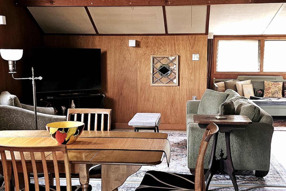 Historic Craftsman Flat with SF Bay Balcony - Photo 4