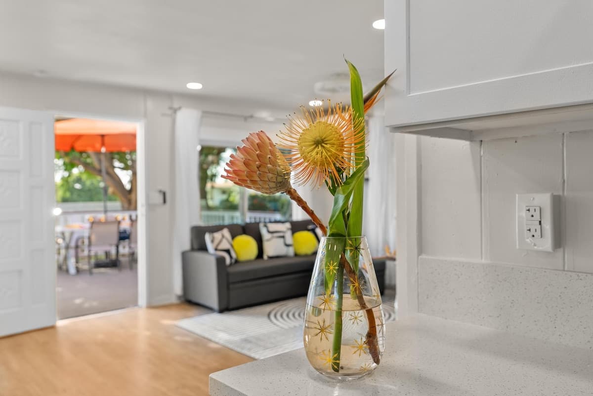 Home in Kailua-Kona · ★4.99 · 2 bedrooms · 2 beds · 1 private bath - Photo 4