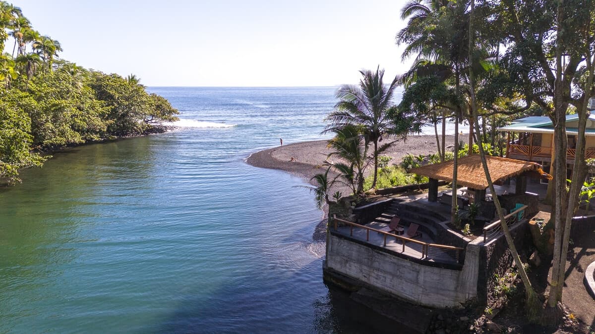 Home in Hilo · ★4.97 · 3 bedrooms · 4 beds · 3.5 baths - Photo 5