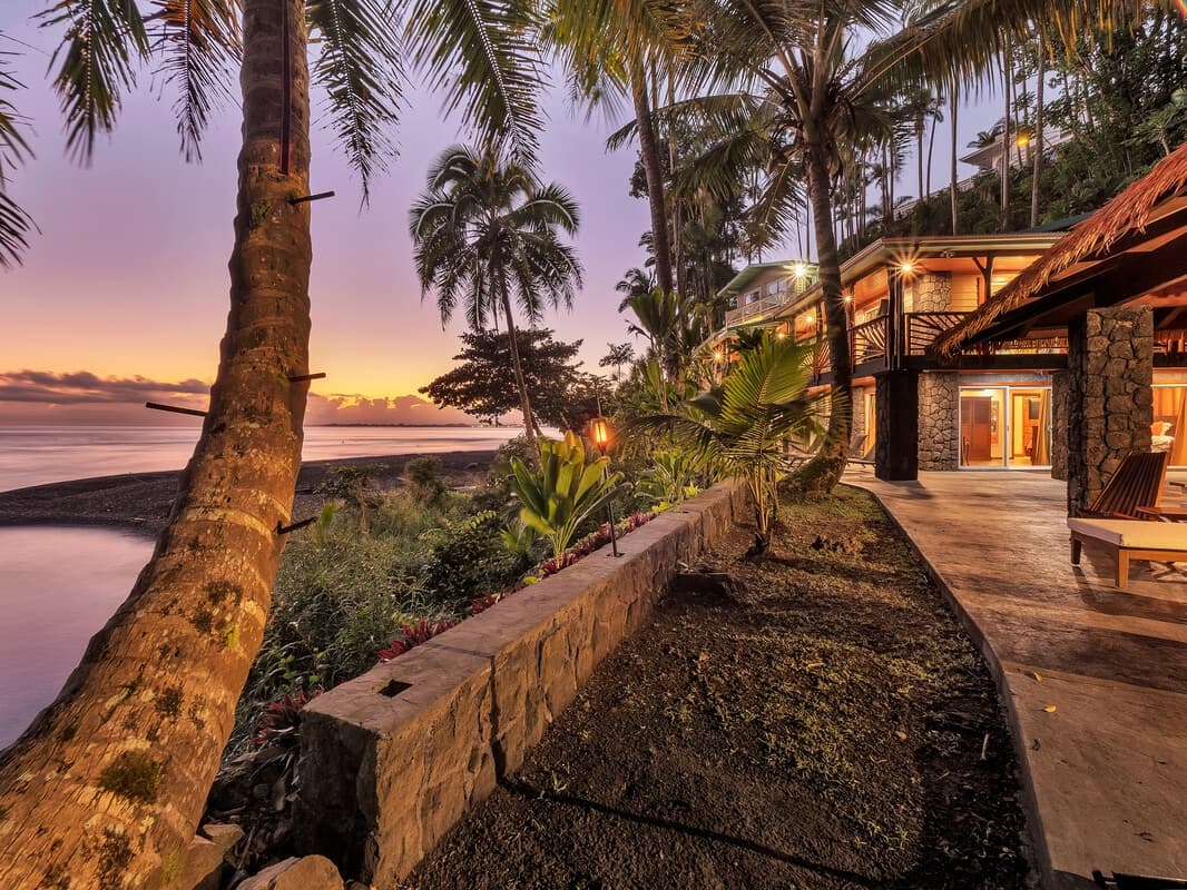Home in Hilo · ★4.97 · 3 bedrooms · 4 beds · 3.5 baths - Photo 1