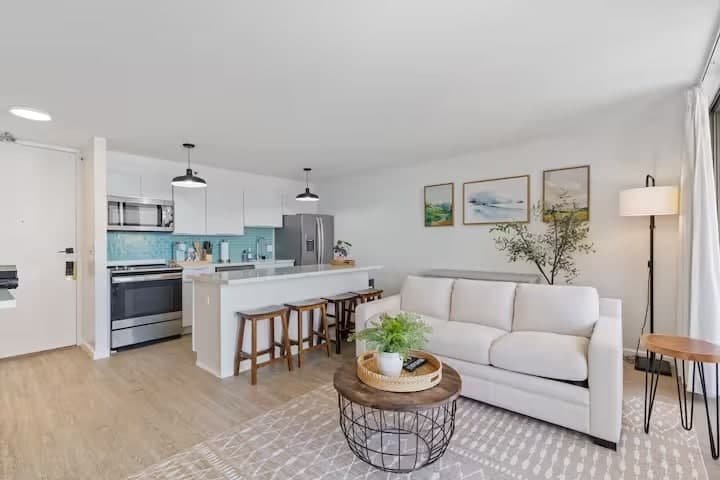30FL-Stunning Ocean View Renovated 1BR w/Parking! - Photo 2