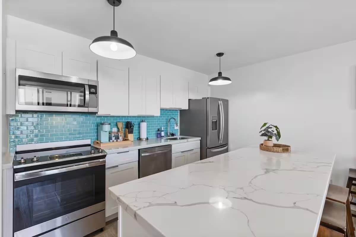 30FL-Stunning Ocean View Renovated 1BR w/Parking! - Photo 5