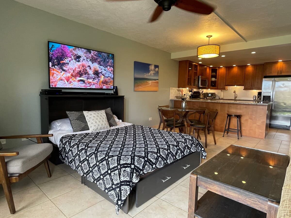 Condo in Kihei · ★4.87 · 1 bedroom · 2 beds · 2 baths - Photo 4