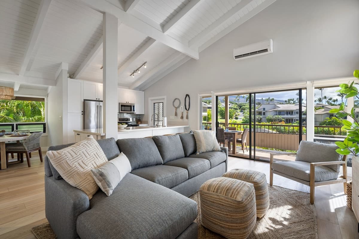 Condo in Wailea · ★4.9 · 2 bedrooms · 4 beds · 2.5 private baths - Photo 4