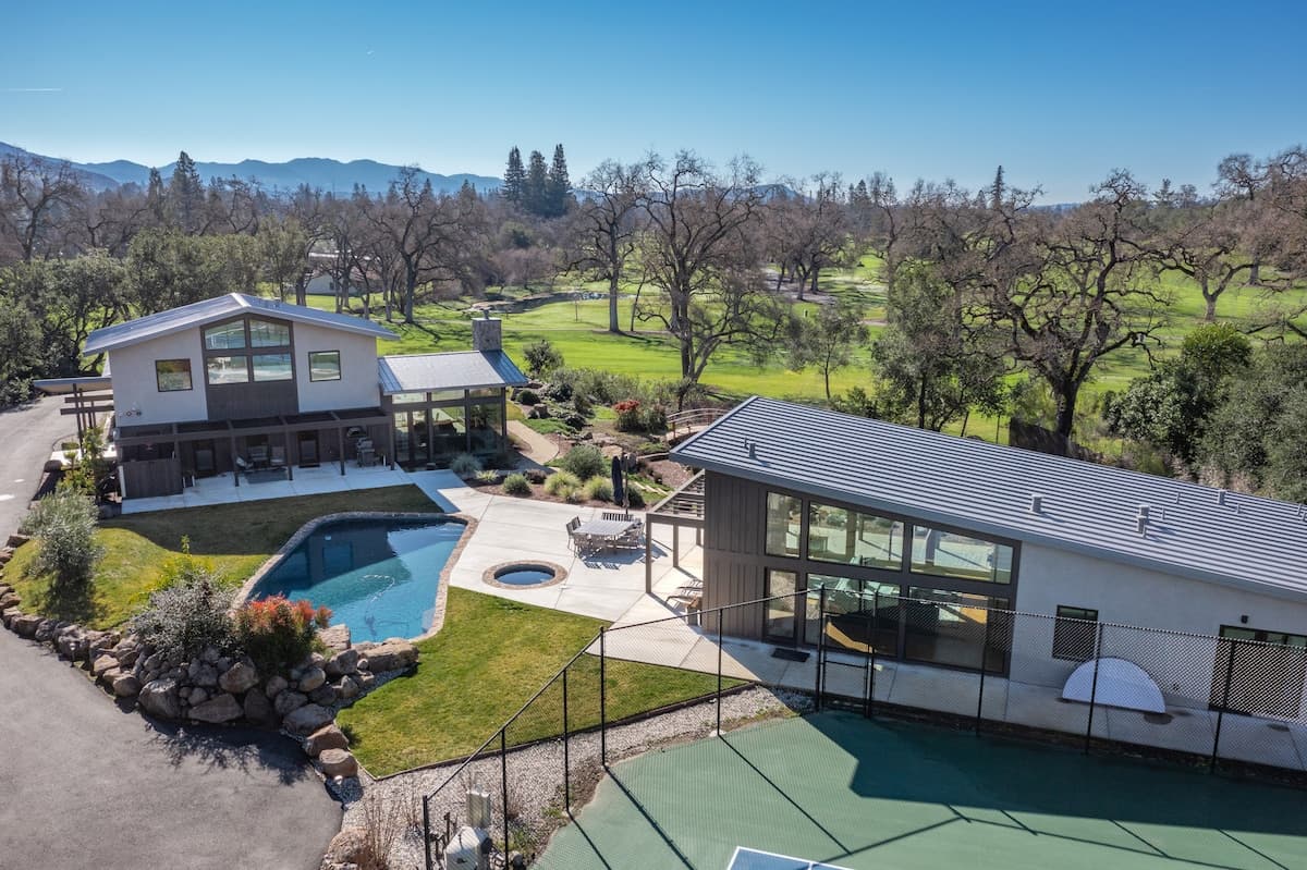 Silverado Golf Estate Pool, Tennis & Spa - Photo 1