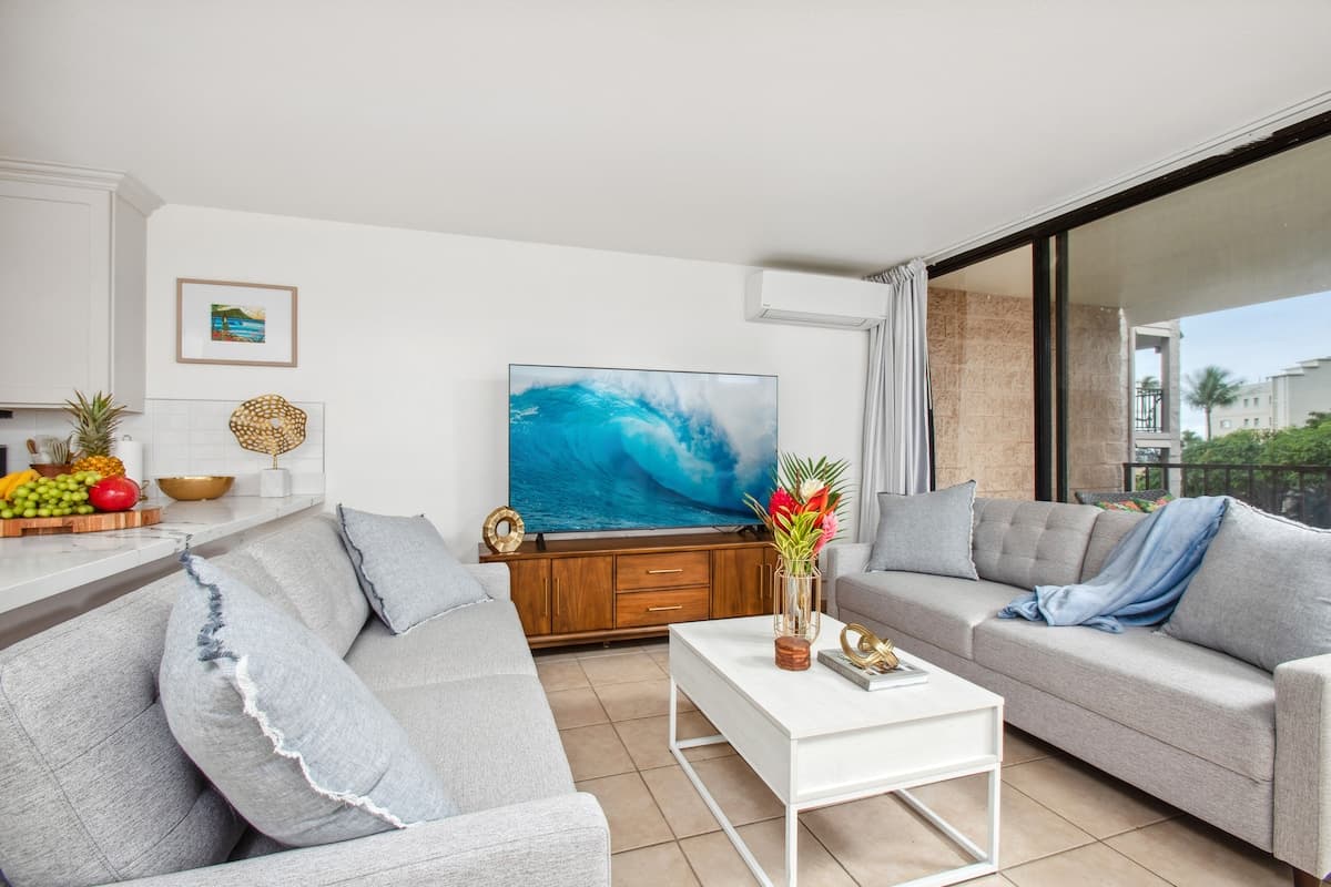 Condo in Kihei · ★4.86 · 2 bedrooms · 4 beds · 2 baths - Photo 2