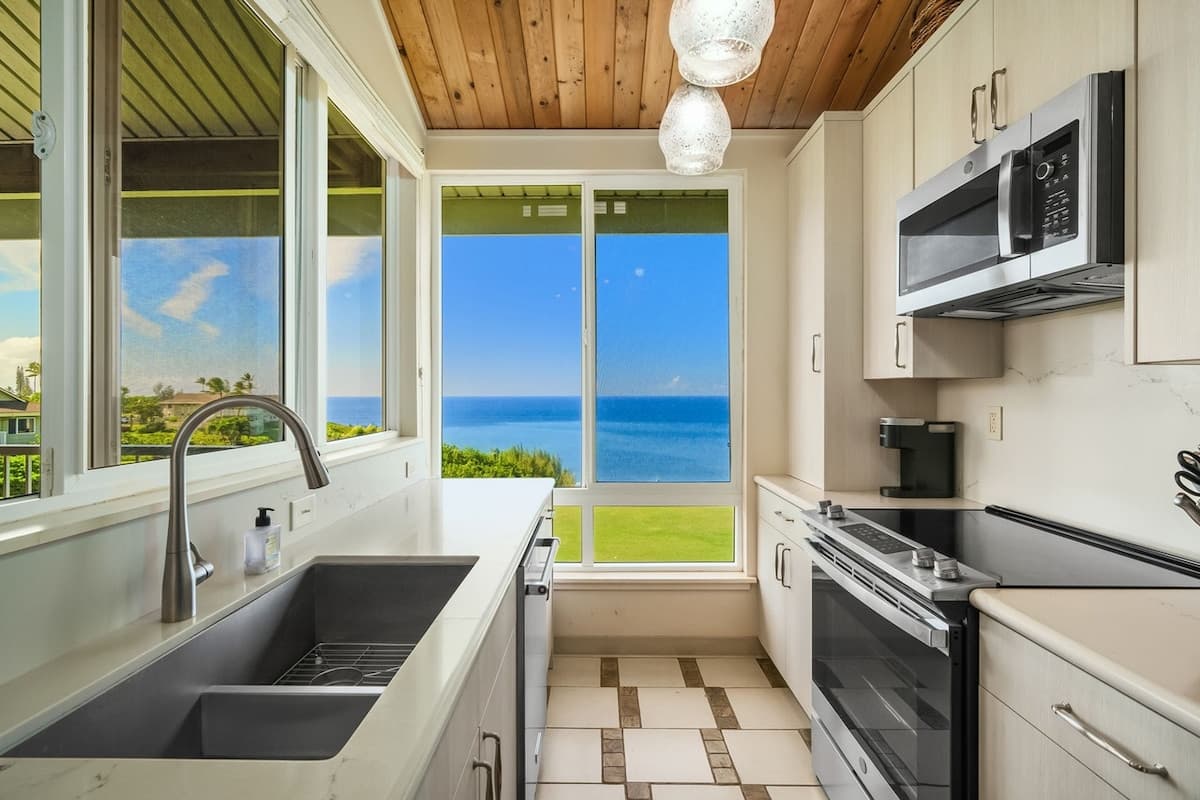 Condo in Princeville · ★4.94 · 2 bedrooms · 4 beds · 2 baths - Photo 4