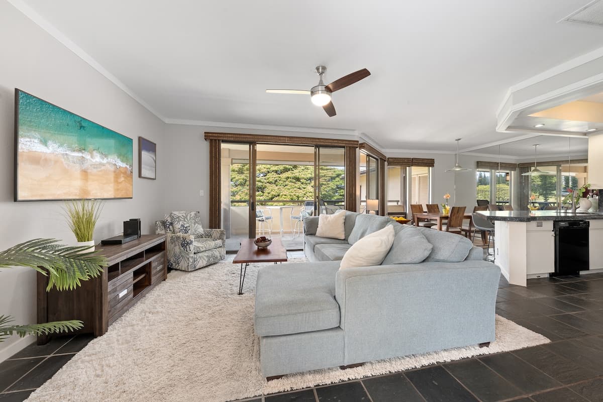 Home in Lahaina · ★5.0 · 1 bedroom · 2 beds · 1.5 private baths - Photo 3