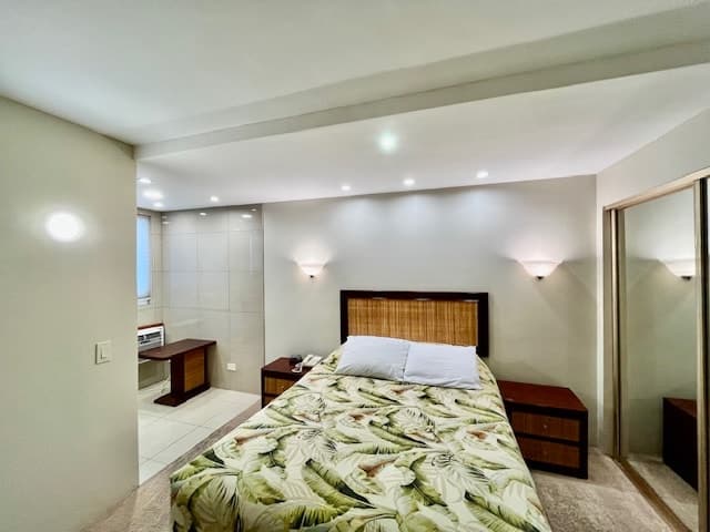 Condo in Honolulu · ★4.92 · 1 bedroom · 1 bed · 1 private bath - Photo 4