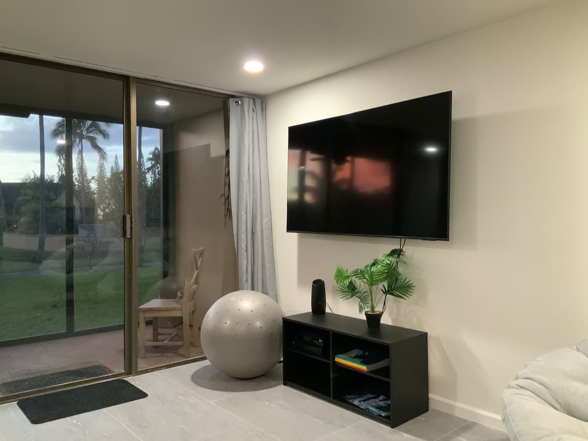 Condo in Kahuku · ★4.94 · 1 bedroom · 2 beds · 1 private bath - Photo 2