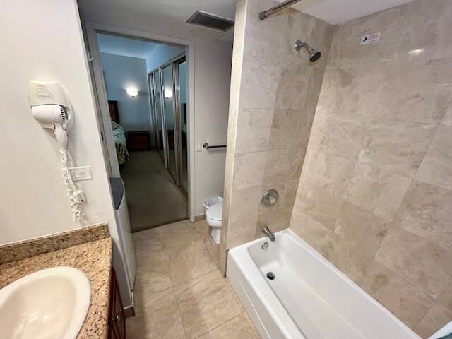 Condo in Honolulu · ★4.92 · 1 bedroom · 1 bed · 1 private bath - Photo 4